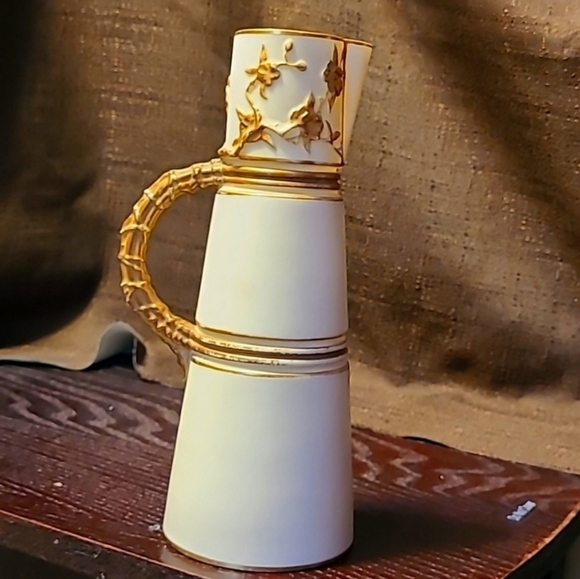 c. 1884 Royal Worcester Patent Metallic Slender Porcelain Pitcher Gold Metallic - Picture 2 of 4